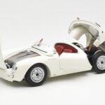 Porsche 550 Spyder 70 Jahre Edition Weiß Schuco 1:18 450033300 - image 2 of 8