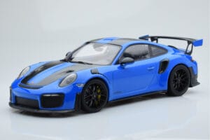 Porsche 911 GT2 RS 991.2 Weissach Package Blau Schwarze Magnesiumfelgen Minichamps 1:18 153068316