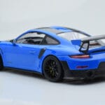 Porsche 911 GT2 RS 991.2 Weissach Package Blau Schwarze Magnesiumfelgen Minichamps 1:18 - image 5 of 6
