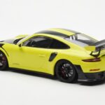 Porsche 911 991.2 GT2 RS Hellgrün Mit Schwarzen Magnesium-Felgen Minichamps 1:18 - image 5 of 6