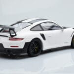 Porsche 911 GT2 RS 991.2 Weissach Package Weiß Schwarze Magnesiumfelgen Minichamps 1:18 - image 2 of 6
