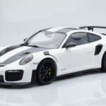 Porsche 911 GT2 RS 991.2 Weissach Package Weiß Schwarze Magnesiumfelgen Minichamps 1:18