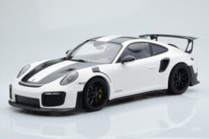 Porsche 911 GT2 RS 991.2 Weissach Package Weiß Schwarze Magnesiumfelgen Minichamps 1:18 153068309