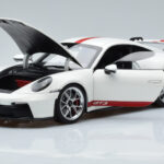 Porsche 911 992 GT3 Weiß Norev 1:18 - image 2 of 7