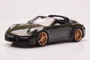 Porsche 911 992 Targa 4S Olivgrün GT Spirit 1:18 GT438