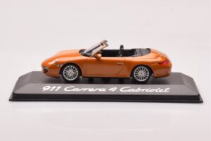 Porsche 911 997 Carrera 4 Cabriolet Orange Metallic Minichamps 1:43 WAP02001618