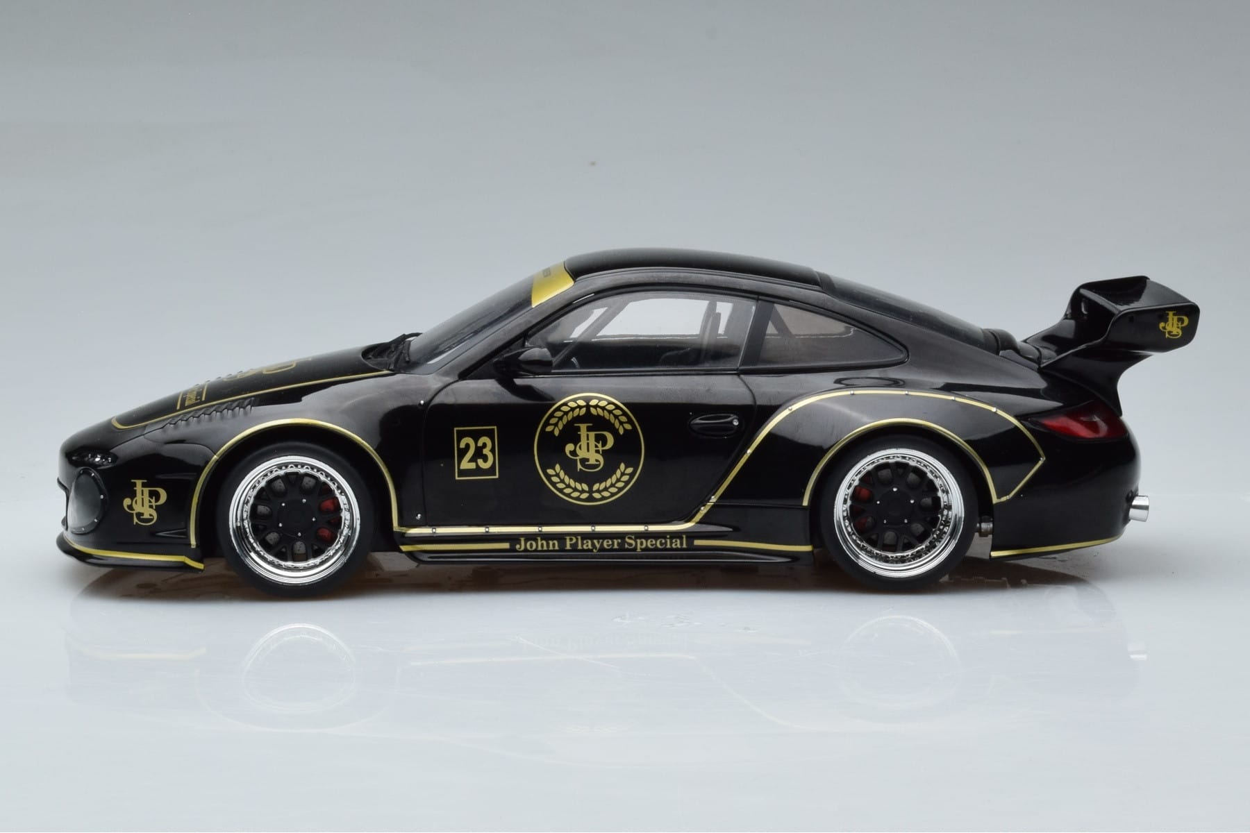 Porsche 911 997.2 RWB n23 Old New JPS MCG 1:18 MCG18326 Druckguss — Bild 3 von 6
