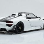 Porsche 918 Spyder Weissach Package Weiß Mit Schwarzen Rädern Minichamps 1:18 - image 3 of 9