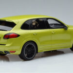 Porsche Cayenne GTS 92A Peridot Grün GT Spirit 1:18 - image 2 of 6