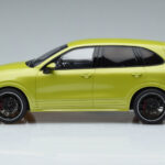 Porsche Cayenne GTS 92A Peridot Grün GT Spirit 1:18 - image 3 of 6