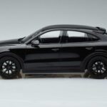 Porsche Cayenne E3 S Coupe Minichamps 1:18 187673 Druckguss - image 3 of 6