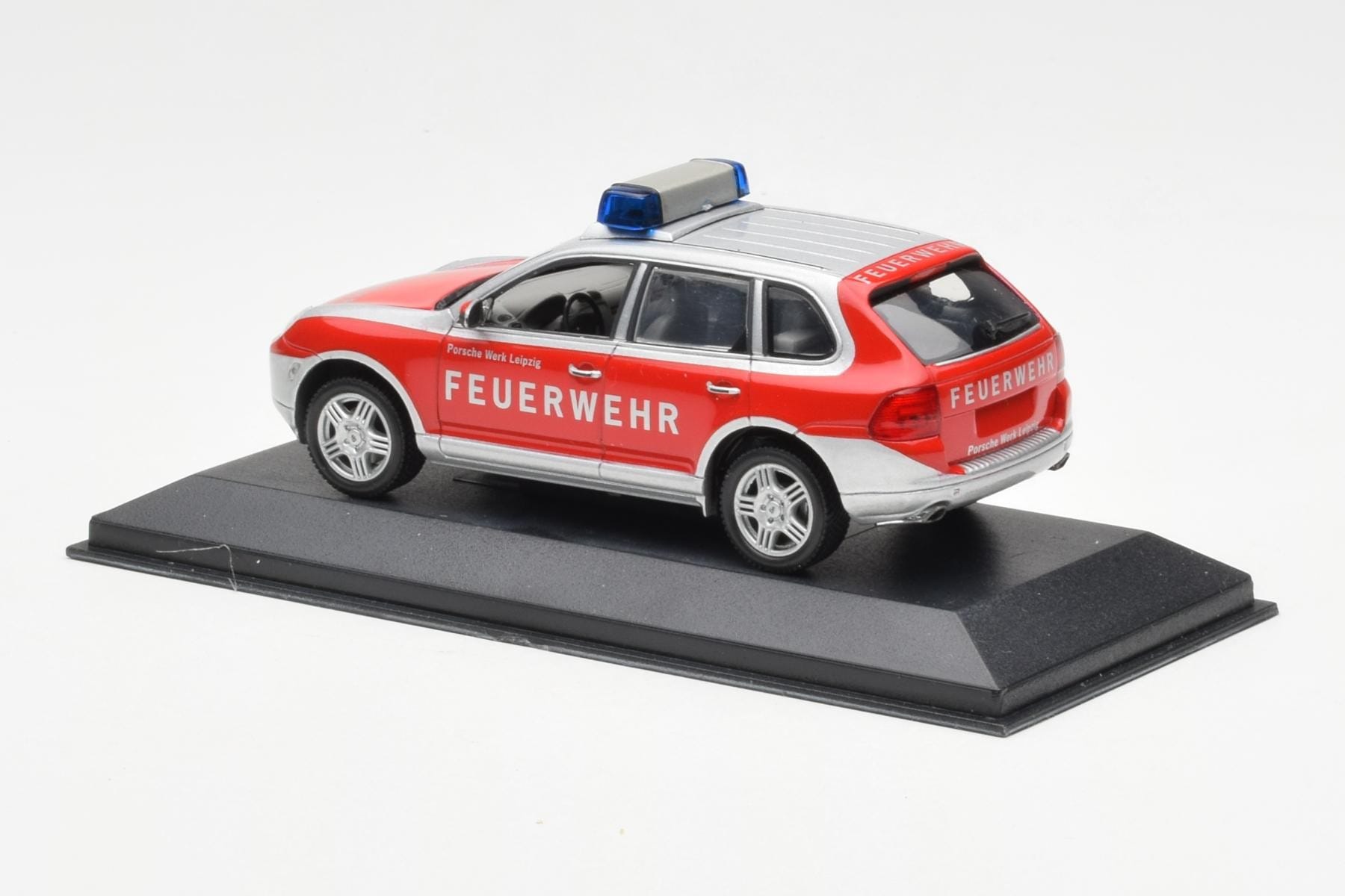 Porsche Cayenne S Feuerwehr Minichamps 1:43 WAPC02060116 Druckguss — Bild 3 von 4