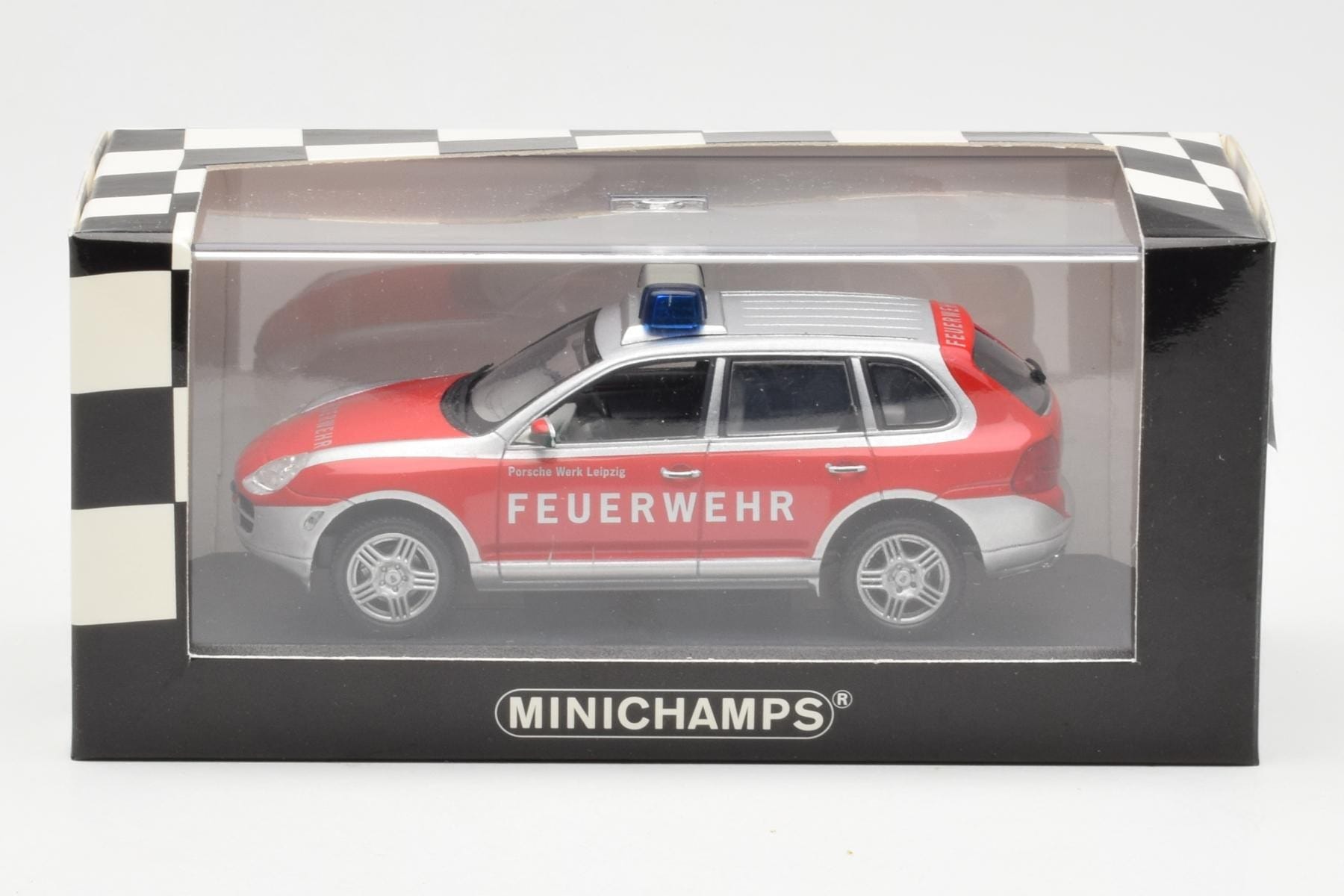 Porsche Cayenne S Feuerwehr Minichamps 1:43 WAPC02060116 Druckguss — Bild 4 von 4