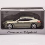 Porsche Panamera 970 S Hybrid Critall Grün Minichamps 1:43 - image 4 of 4