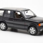 Range Rover P38 4.6 HSE Schwarz Metallic AUTOart 1:18 - image 7 of 9