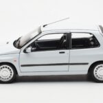 Renault Clio 16S Weiß Norev 1:18 - image 4 of 8