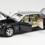 Rolls-Royce Phantom VII EWB Schwarz und Silber Kyosho 1:18 08841BKS - image 2 of 8