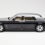 Rolls-Royce Phantom VII EWB Schwarz und Silber Kyosho 1:18 08841BKS - image 4 of 8