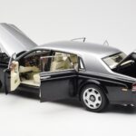 Rolls-Royce Phantom VII EWB Schwarz und Silber Kyosho 1:18 08841BKS - image 5 of 8
