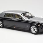 Rolls-Royce Phantom VII EWB Schwarz und Silber Kyosho 1:18 08841BKS - image 6 of 8