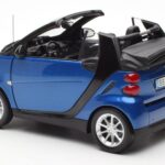 Smart Fortwo 451 Cabrio Blau & Schwarz Minichamps 1:18 - image 7 of 8