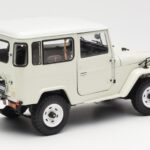 Toyota Land Cruiser FJ40 Van Weiß Kyosho 1:18 08971W - image 3 of 8