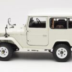 Toyota Land Cruiser FJ40 Van Weiß Kyosho 1:18 08971W - image 4 of 8