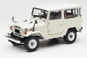 Toyota Land Cruiser FJ40 Van Weiß Kyosho 1:18 08971W