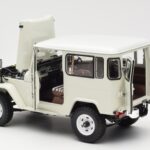 Toyota Land Cruiser FJ40 Van Weiß Kyosho 1:18 08971W - image 5 of 8