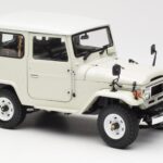 Toyota Land Cruiser FJ40 Van Weiß Kyosho 1:18 08971W - image 6 of 8