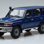 Toyota Land Cruiser J76 Blau Almost Real 1:18