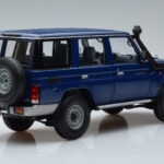 Toyota Land Cruiser J76 Blau Almost Real 1:18 - image 3 of 7