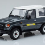 Toyota Land Cruiser LJ73 Grau Otto 1:18