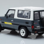 Toyota Land Cruiser LJ73 Grau Otto 1:18 - image 5 of 6