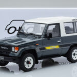 Toyota Land Cruiser LJ73 Grau Otto 1:18 - image 6 of 6