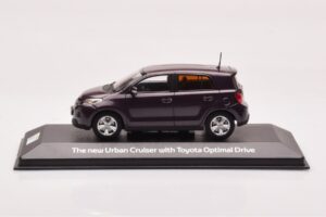 Toyota Urban Cruiser Violett Metallic Minichamps 1:43 403166963