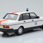 Volvo 240 GL Polizei Belgien Minichamps 1:18 - image 2 of 6
