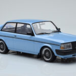 Volvo 240 Turbo Hellblau IXO 1:18 - image 4 of 6
