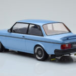 Volvo 240 Turbo Hellblau IXO 1:18 - image 5 of 6