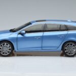 Volvo V60 D3 Power Blau FAW 1:18 9430839 Druckguss - image 4 of 7