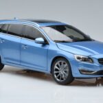 Volvo V60 D3 Power Blau FAW 1:18 9430839 Druckguss - image 5 of 7