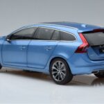 Volvo V60 D3 Power Blau FAW 1:18 9430839 Druckguss - image 6 of 7