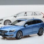 Volvo V60 D3 Power Blau FAW 1:18 9430839 Druckguss - image 7 of 7