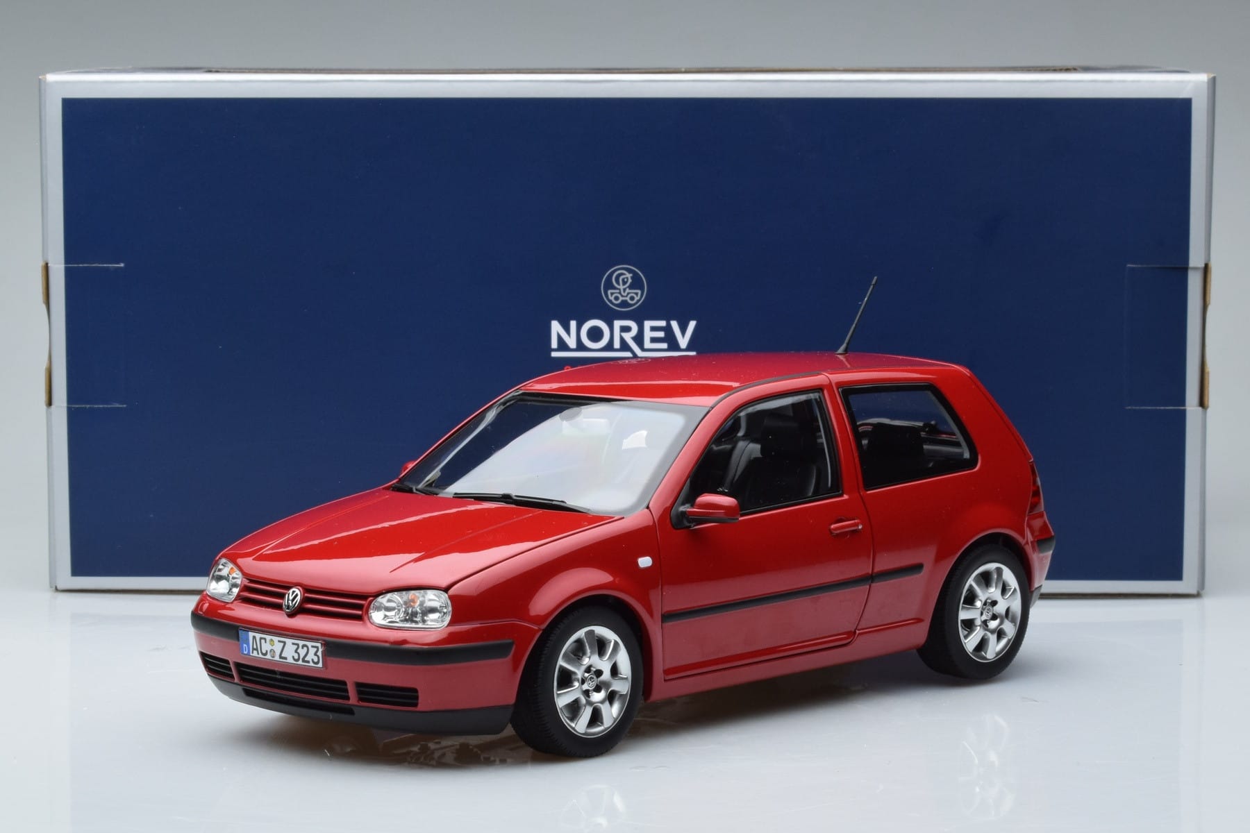 Volkswagen Golf Mk4 Rot Norev 1:18 188573 Druckguss — Bild 7 von 7