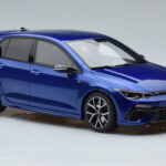 Volkswagen Golf Mk8 R Blau Otto 1:18 - image 4 of 6