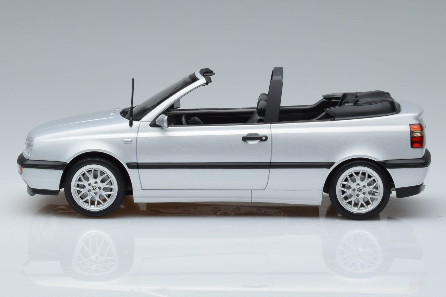 Volkswagen Golf Mk3 Cabriolet Silber Norev 1:18 188468 Druckguss — Bild 3 von 6