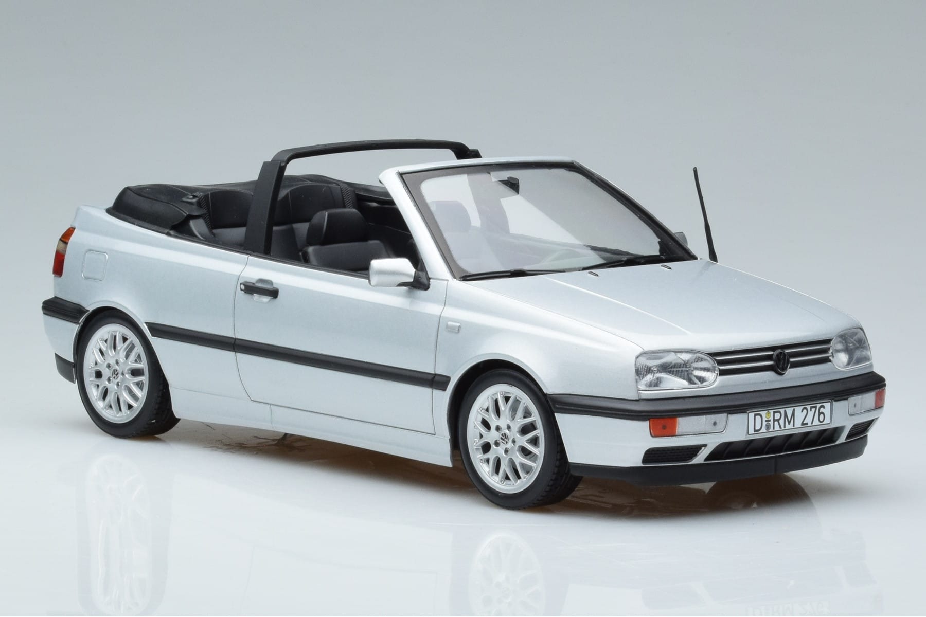 Volkswagen Golf Mk3 Cabriolet Silber Norev 1:18 188468 Druckguss — Bild 4 von 6