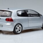 Volkswagen Golf GTI Mk5 Pirelli Edition Silber Norev 1:18 188425 Druckguss - image 3 of 7