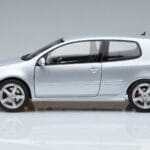 Volkswagen Golf GTI Mk5 Pirelli Edition Silber Norev 1:18 188425 Druckguss - image 4 of 7