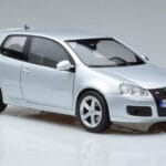 Volkswagen Golf GTI Mk5 Pirelli Edition Silber Norev 1:18 188425 Druckguss - image 5 of 7